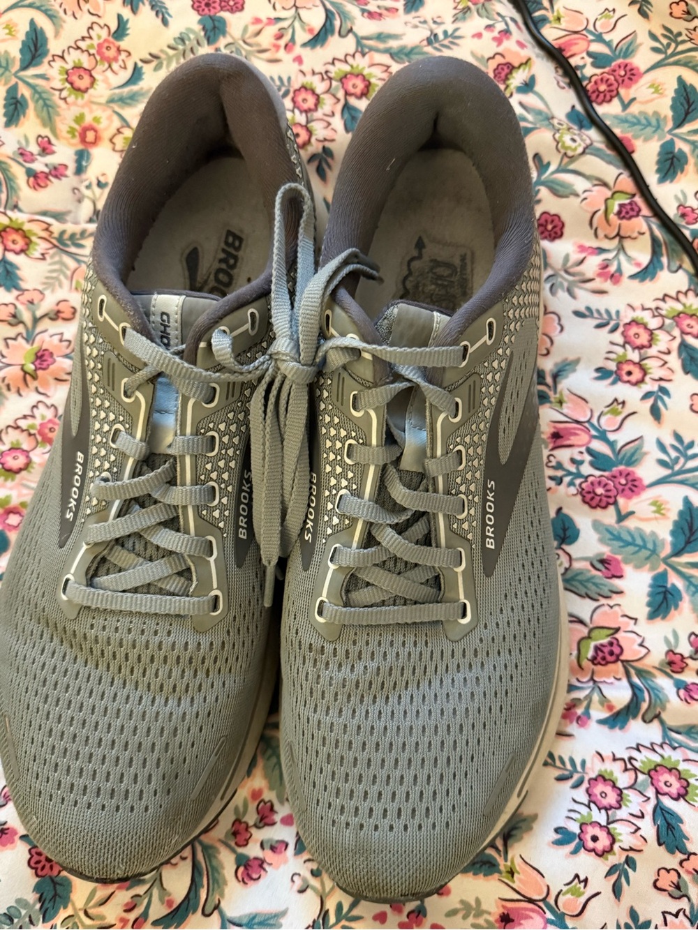 Brooks Men's Athletic Running Shoes - Light Gray